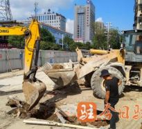 大几巴操大肥逼疯狂性乱伦视频高温下的坚守｜道路建设者用汗水铺就畅通路